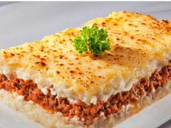 Escondidinho de macaxeira com carne moída