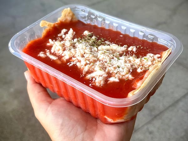 Panqueca integral de carne ao molho de tomate