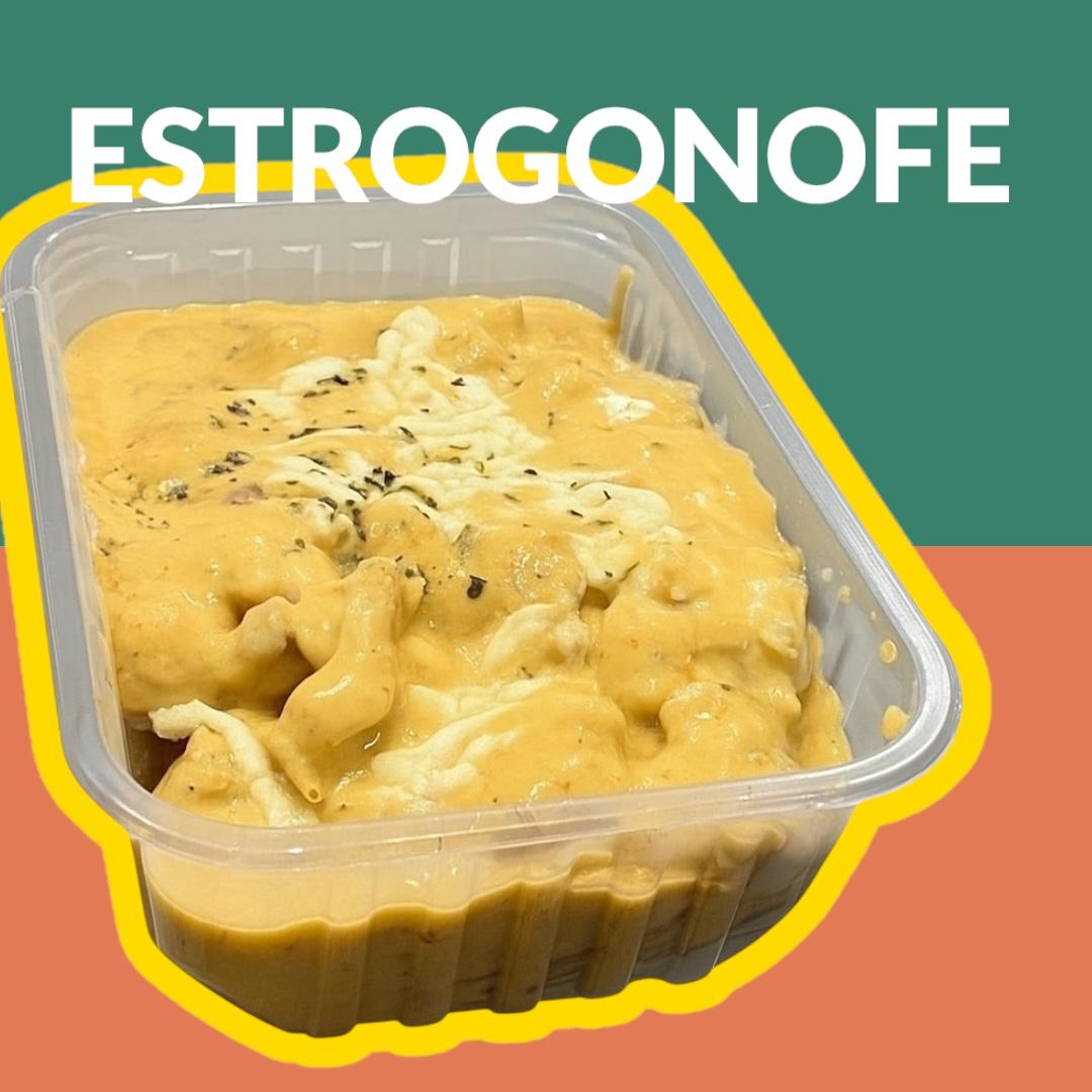 Estrogonofe de frango light com macarrão integral